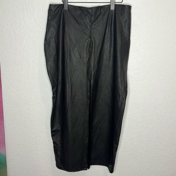 NWT Naked Wardrobe Black Faux Leather Midi Skirt 2X Front Slit - Picture 2 of 15